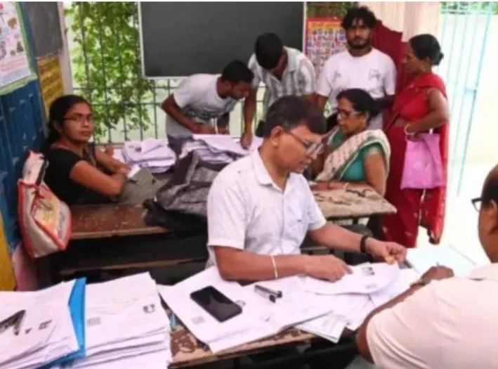 एसआईआर के बाद दिल्ली के एक-तिहाई मतदाताओं के नाम प्रारूप सूची से हटे
