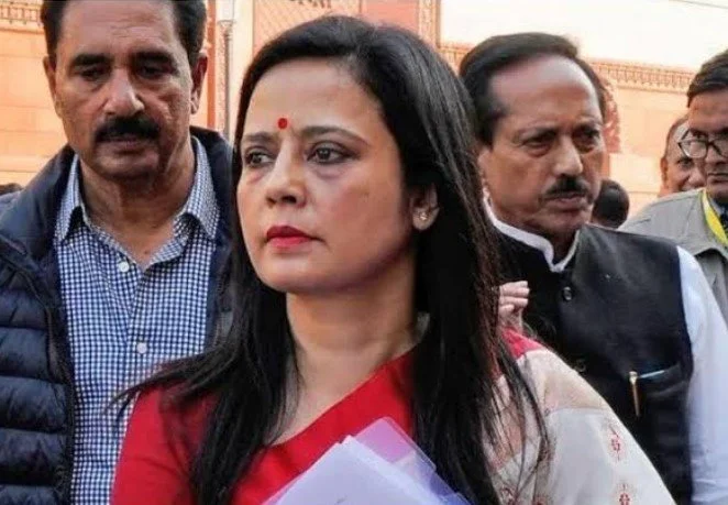 'क्या आईएएस-आईपीएस एसोसिएशन इस सांप्रदायिक बेहूदगी पर बोलेंगे?' — महुआ मोइत्रा