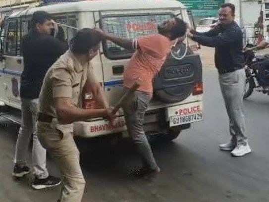 भावनगर: पुलिस इंस्पेक्टर ने लिव-इन पार्टनर के संदिग्ध हत्यारे फैसल को 10 मिनट में 107 बार पीटा, सुप्रीम कोर्ट के आदेशों की अवहेलना