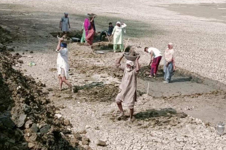 प्रभात पटनायक | हाथ की सफाई का खेल
