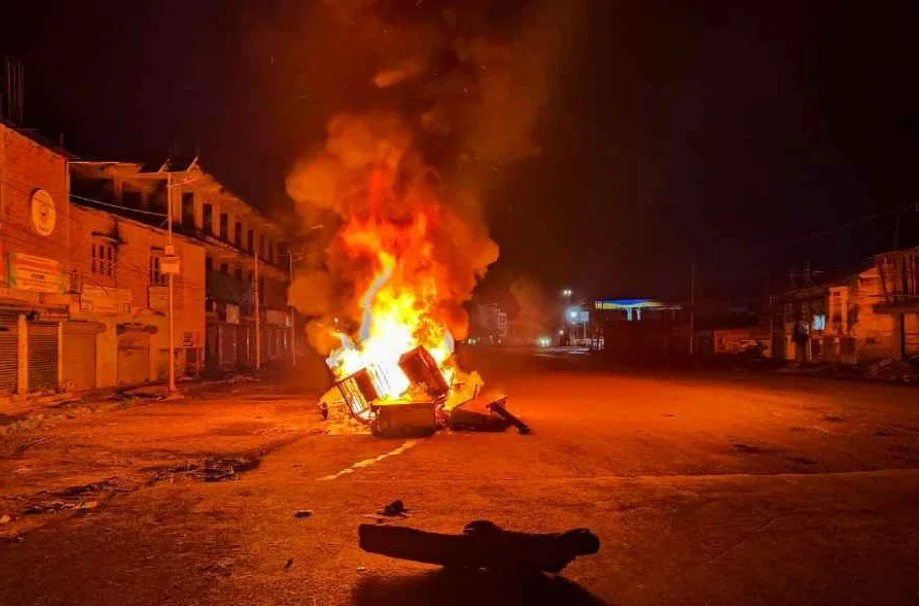 नागा गांव पर हमला, उग्रवादियों और सीआरपीएफ के बीच मुठभेड़ में दो मकान जले