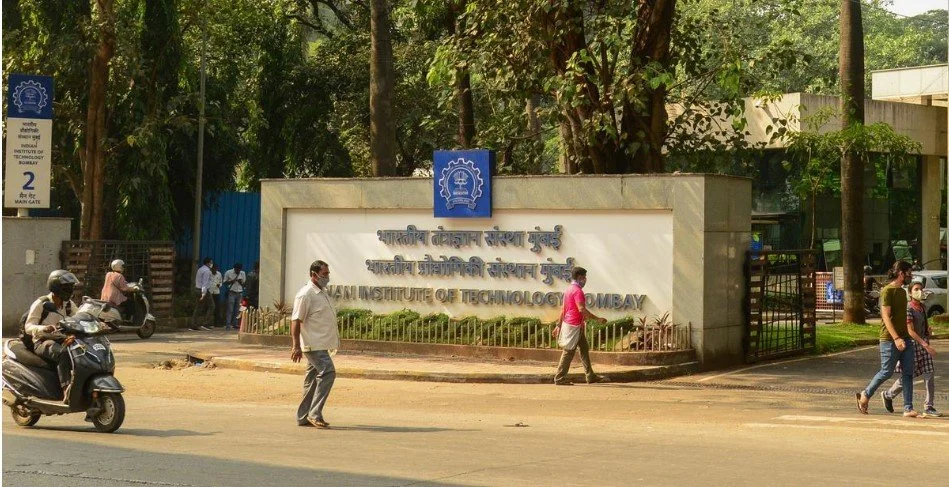आईआईटी-बॉम्बे छात्र आत्महत्या: जातिगत भेदभाव के आरोपी प्रोफेसर डीन पद से निलंबित