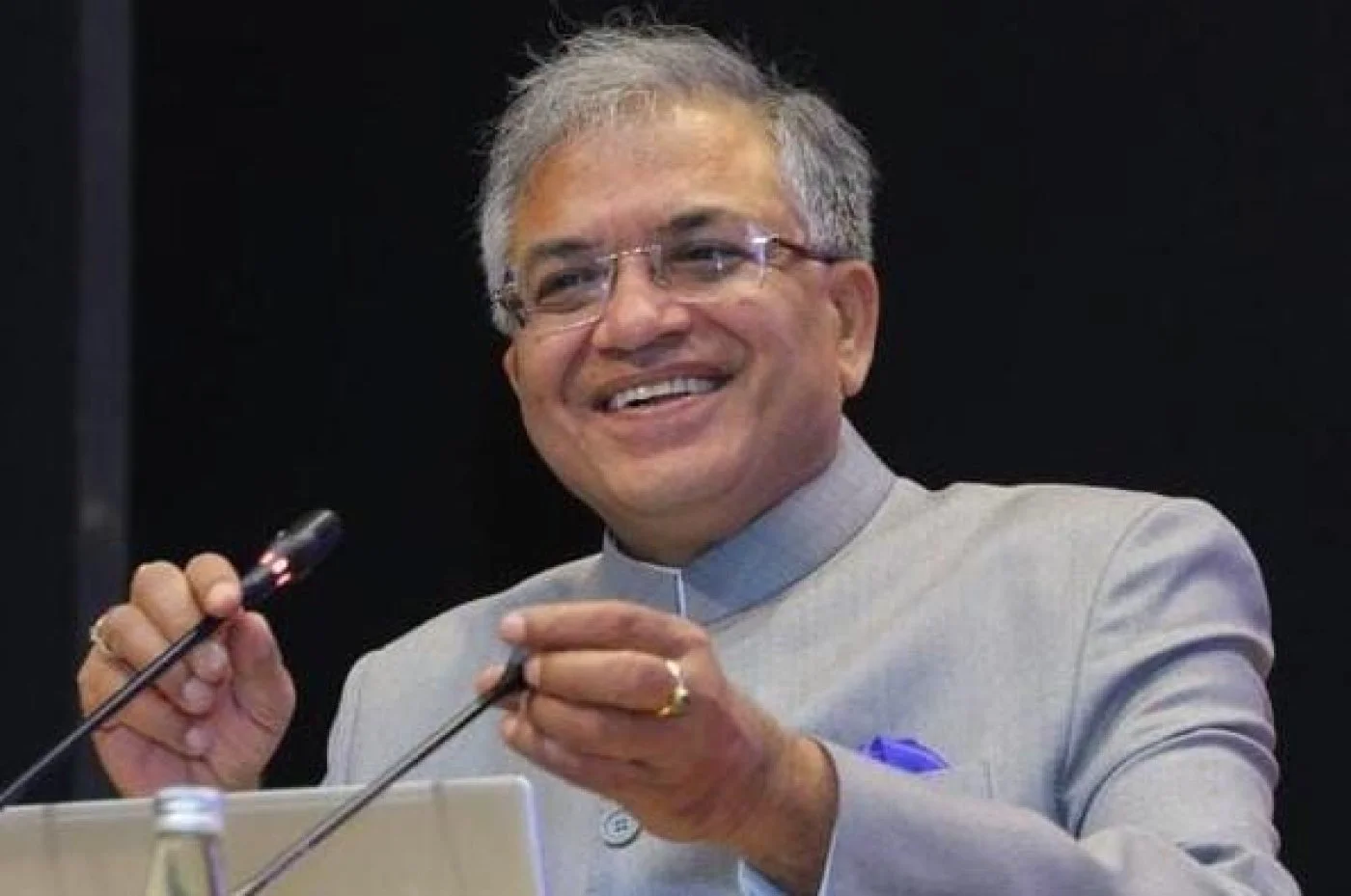 चुनाव आयोग पर नियंत्रण के आरोप और एसआईआर: सतही सुधारों से भरोसा बहाल होने पर सवाल