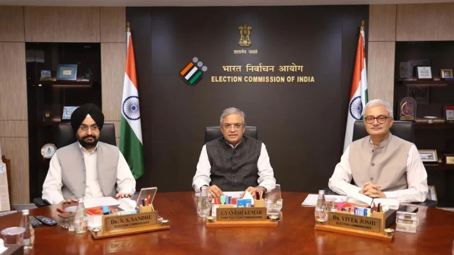 चुनाव आयोग ने फॉर्म 6 में किया गया वह बदलाव हटाया जिसे दो आयुक्तों ने बताया था ‘गैरकानूनी’