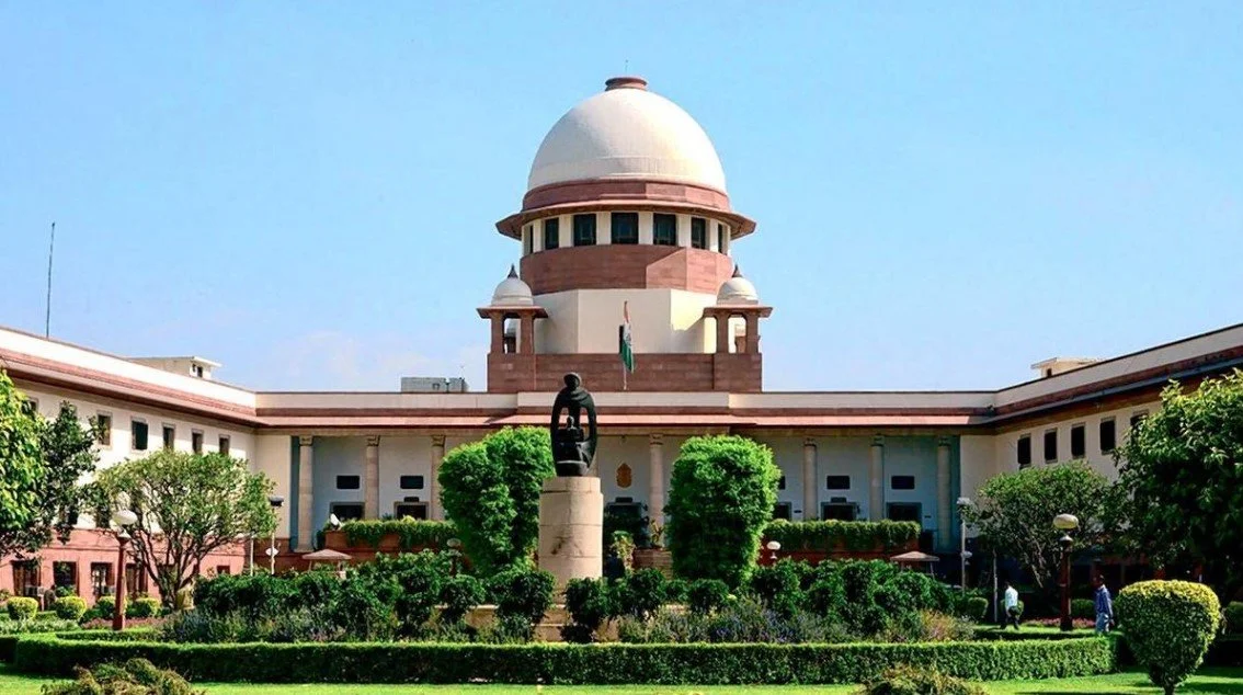 चुनाव आयोग और केंद्र को नोटिस, एक सप्ताह में जवाब दें