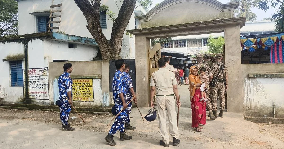 बंगाल उपचुनाव: मुस्लिम मतदाताओं को रोका गया, विपक्षी कार्यकर्ता गिरफ्तार, पत्रकारों पर भी शिकंजा