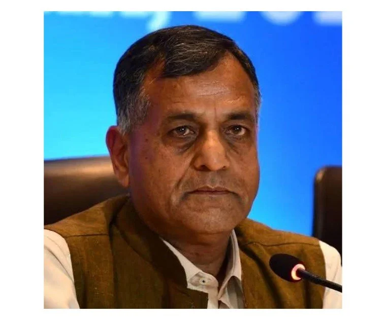 अशोक लवासा | भारत निर्वाचन आयोग की विश्वसनीयता का बढ़ता संकट
