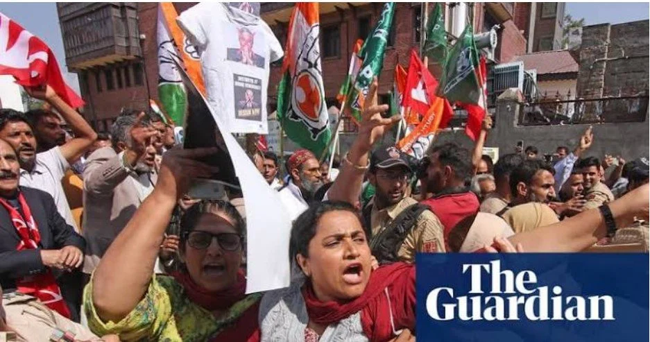 द गार्डियन | ‘13 करोड़ नामों की बेदखली का हिसाब कौन देगा?’: भारत के मतदाता सड़कों पर क्यों हैं