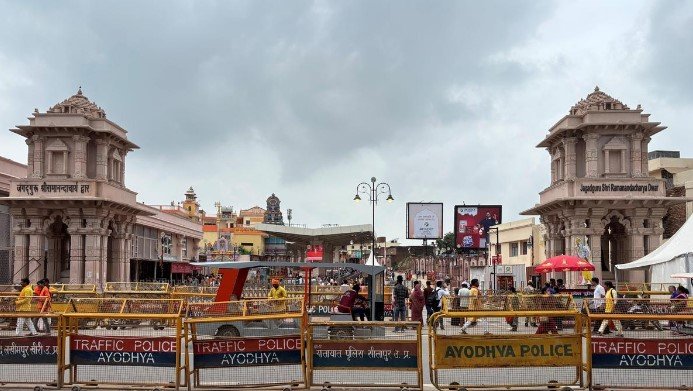 सुप्रीम कोर्ट ने राम मंदिर चढ़ावा चोरी पर रिपोर्टिंग करने वाले पत्रकार को गिरफ्तारी से ‘पूर्ण’ सुरक्षा दी