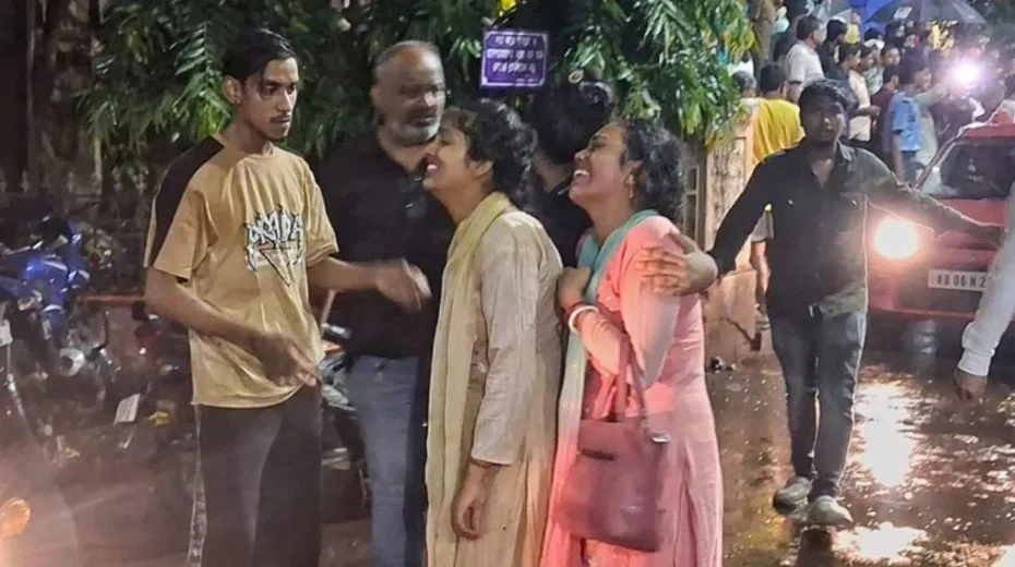 कोलकाता के दुर्गा पूजा पंडाल में भगदड़ से कम से कम 17 लोगों की मौत, कई अन्य घायल