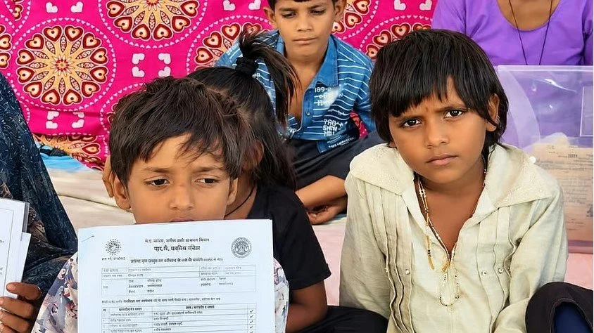 मध्य प्रदेश | वनाधिकारों के उल्लंघन के आरोपों के बीच आदिवासियों के घरों पर चला बुलडोजर