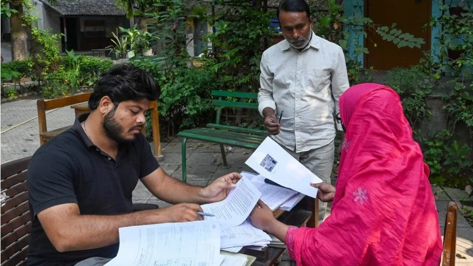 एसआईआर के लिए भाजपा व चुनाव आयोग ने ‘घुसपैठियों’ की रट लगाई, लेकिन चिह्नित हुए केवल 1600 विदेशी