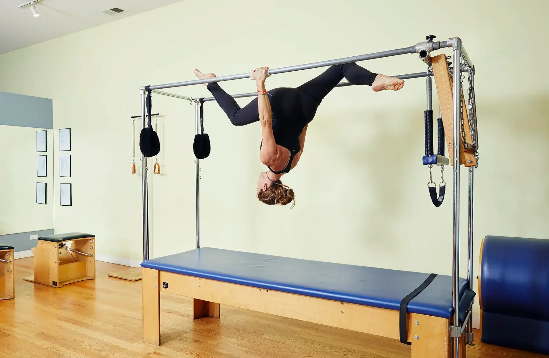 pilates-equipment-training-core-stability-reformer-session.webp