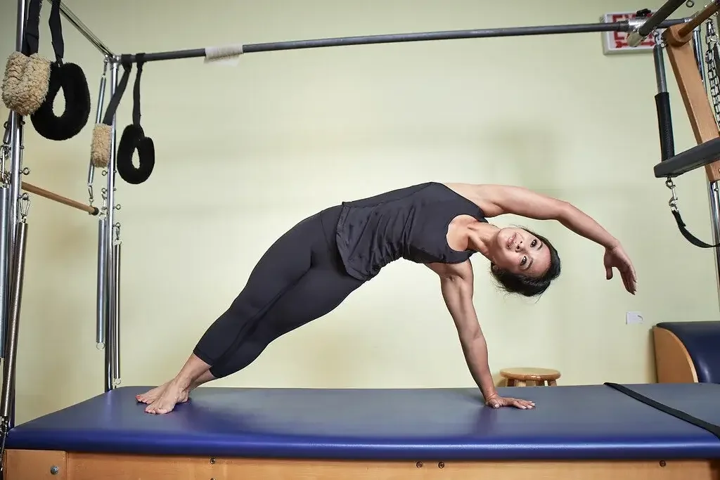 controlled-pilates-exercises-bucktown-studio-session.webp