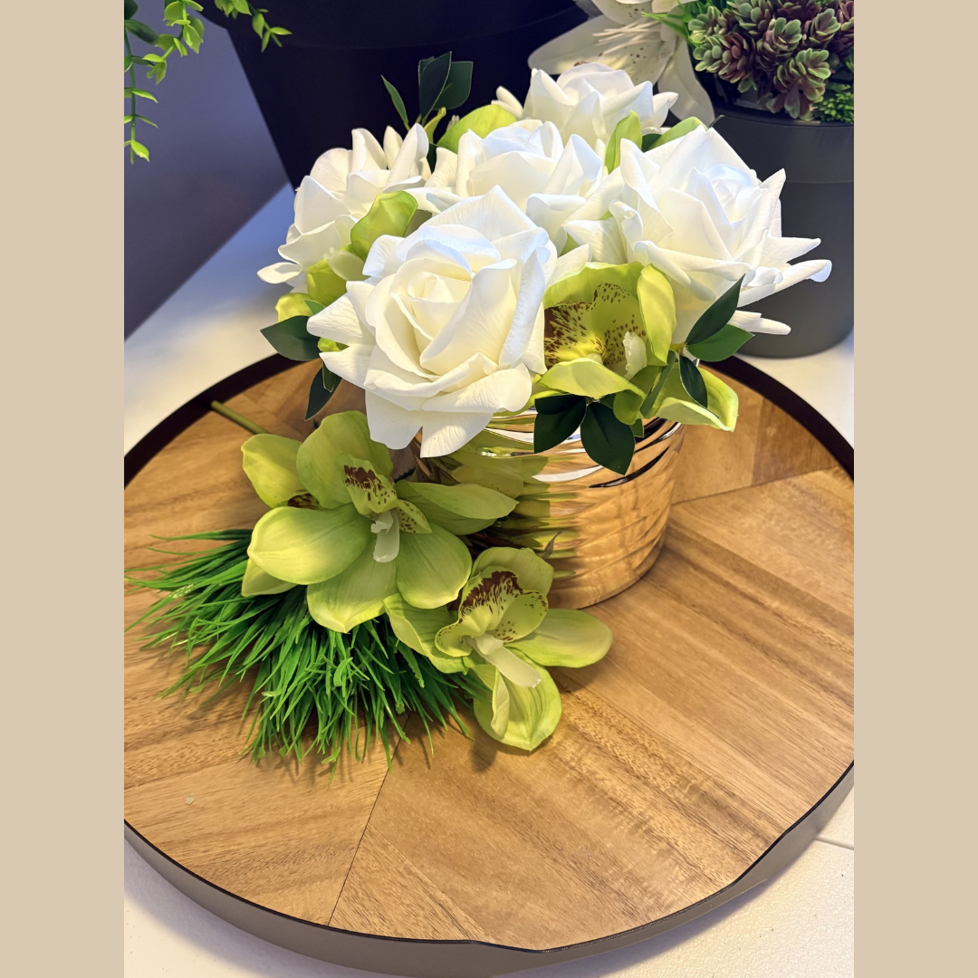 Roses White in a Vase  - Main.png
