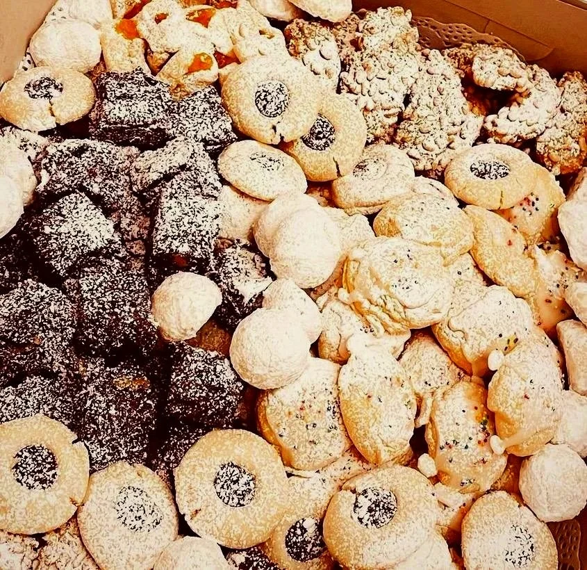 box+of+cookies.jpg
