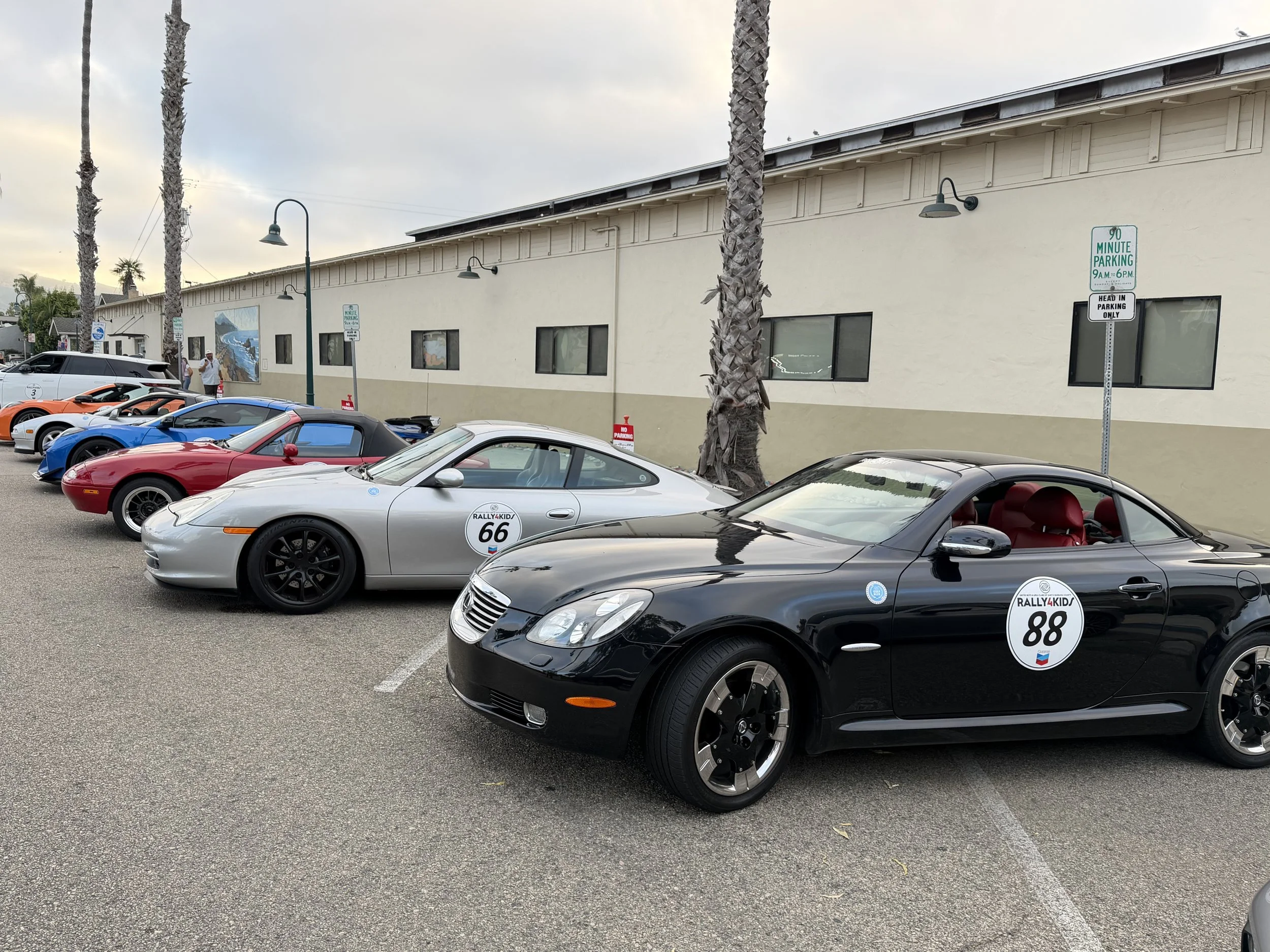black-mercedes-88-beside-silver-porsche-66--cbe4ff08.jpeg