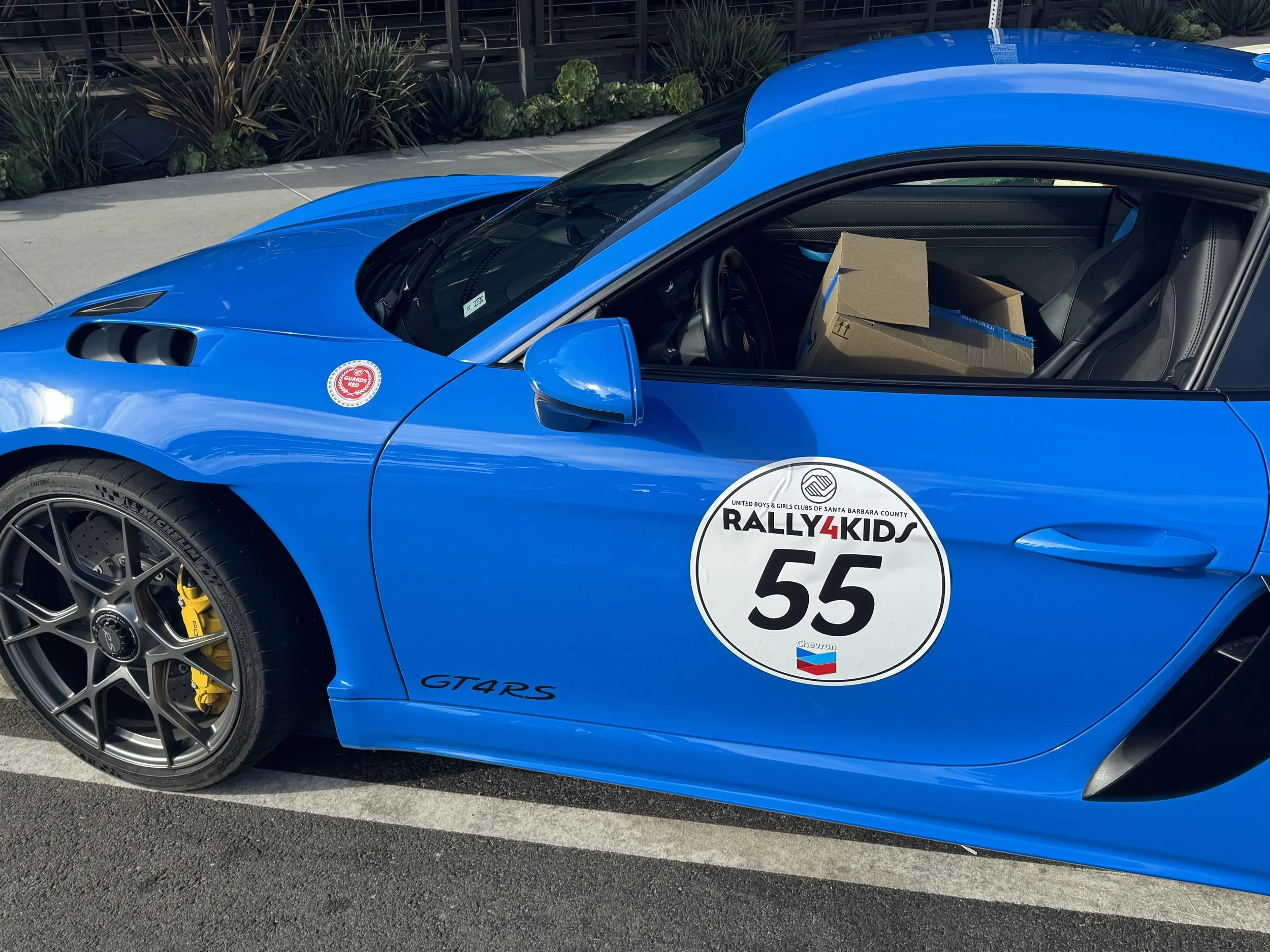blue-sports-car-with-rally4kids-55-sticker-and-cardboard-box-inside--911f78d3.jpeg