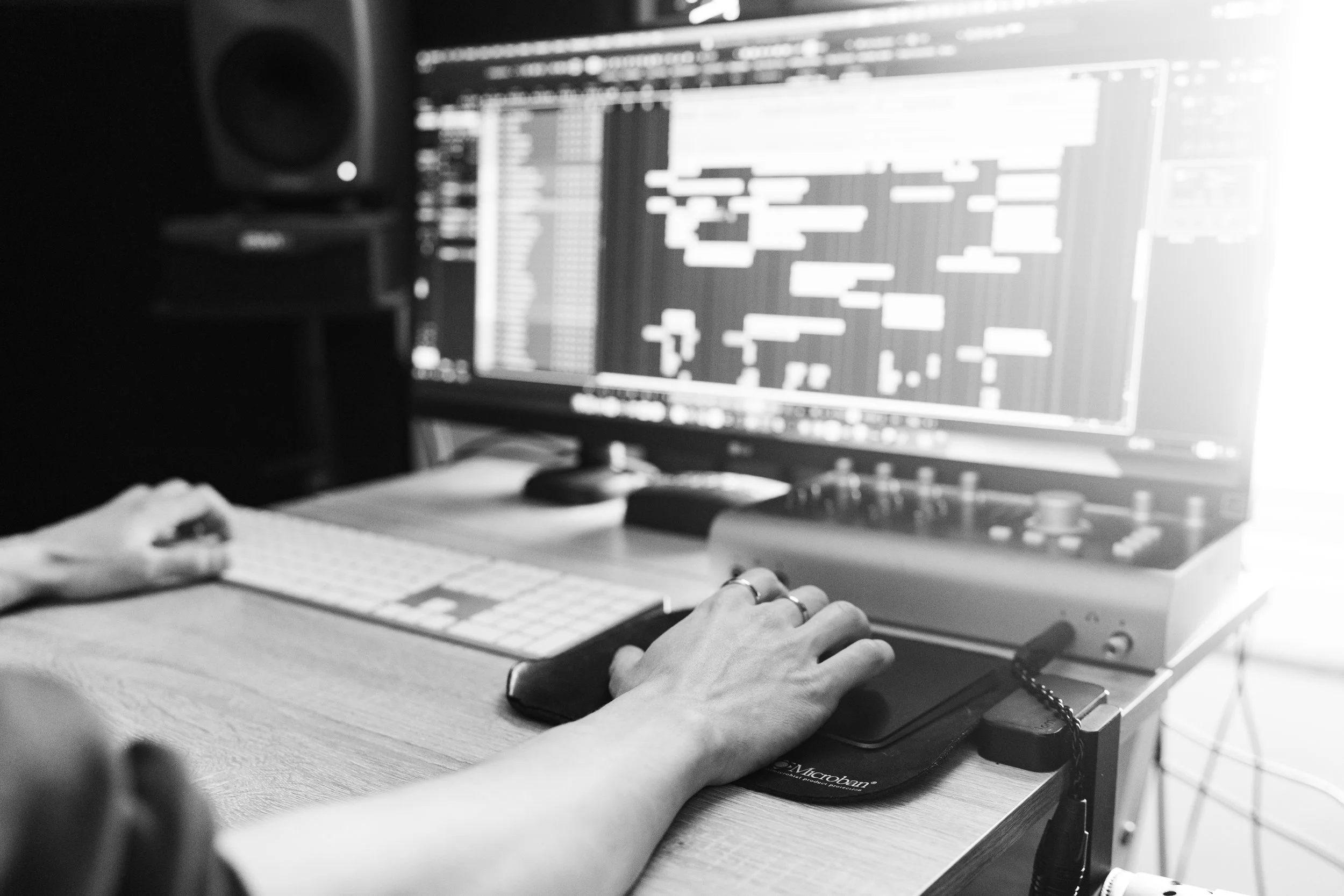 StudioEcho_b&w-28.jpg