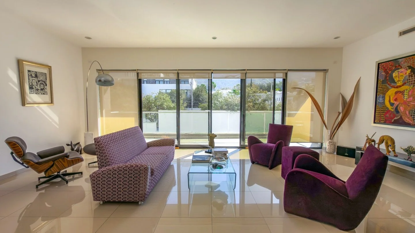 Departamento de 365 m&sup2; sobre Alfonso Reyes
Vista panor&aacute;mica a la Sierra Madre

$21,990,000

322 m&sup2; interiores | 365 m&sup2; totales
3 rec&aacute;maras, cada una con ba&ntilde;o completo y walk-in closet
4.5 ba&ntilde;os
Sala, comedor