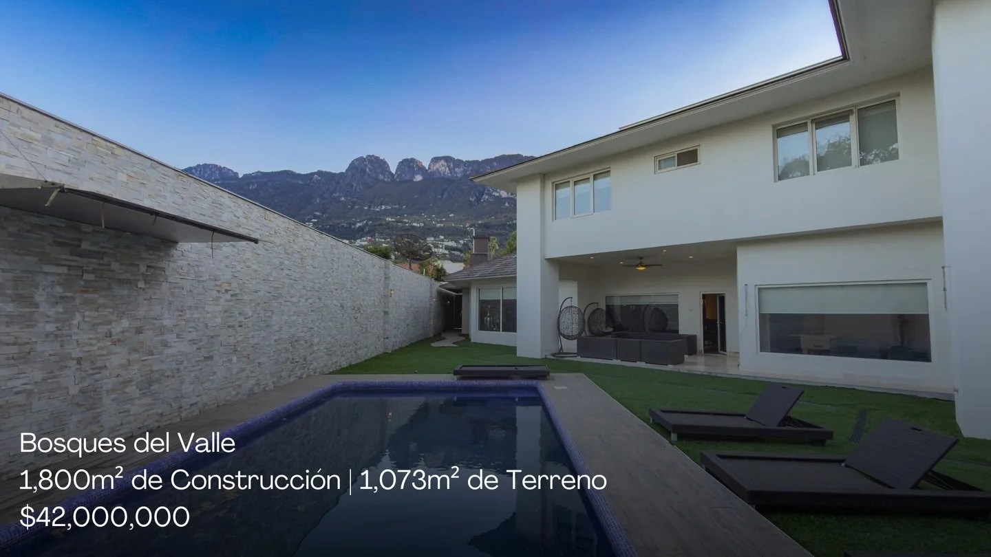 Una residencia donde el lujo est&aacute; en la sensaci&oacute;n del espacio, no solo en lo que ves. Dise&ntilde;ada para quienes realmente pretenden disfrutar de la amplitud en su nuevo hogar.

-Jard&iacute;n privado con alberca, bar exterior y asado