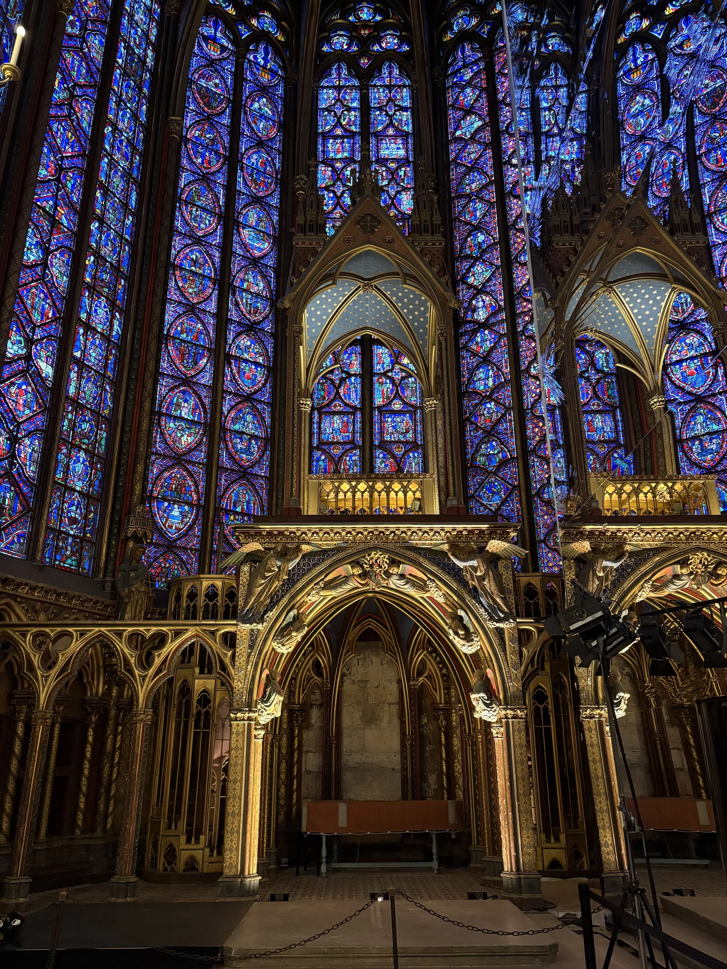 Photo of the stained glass interior of Sainte Chapelle
