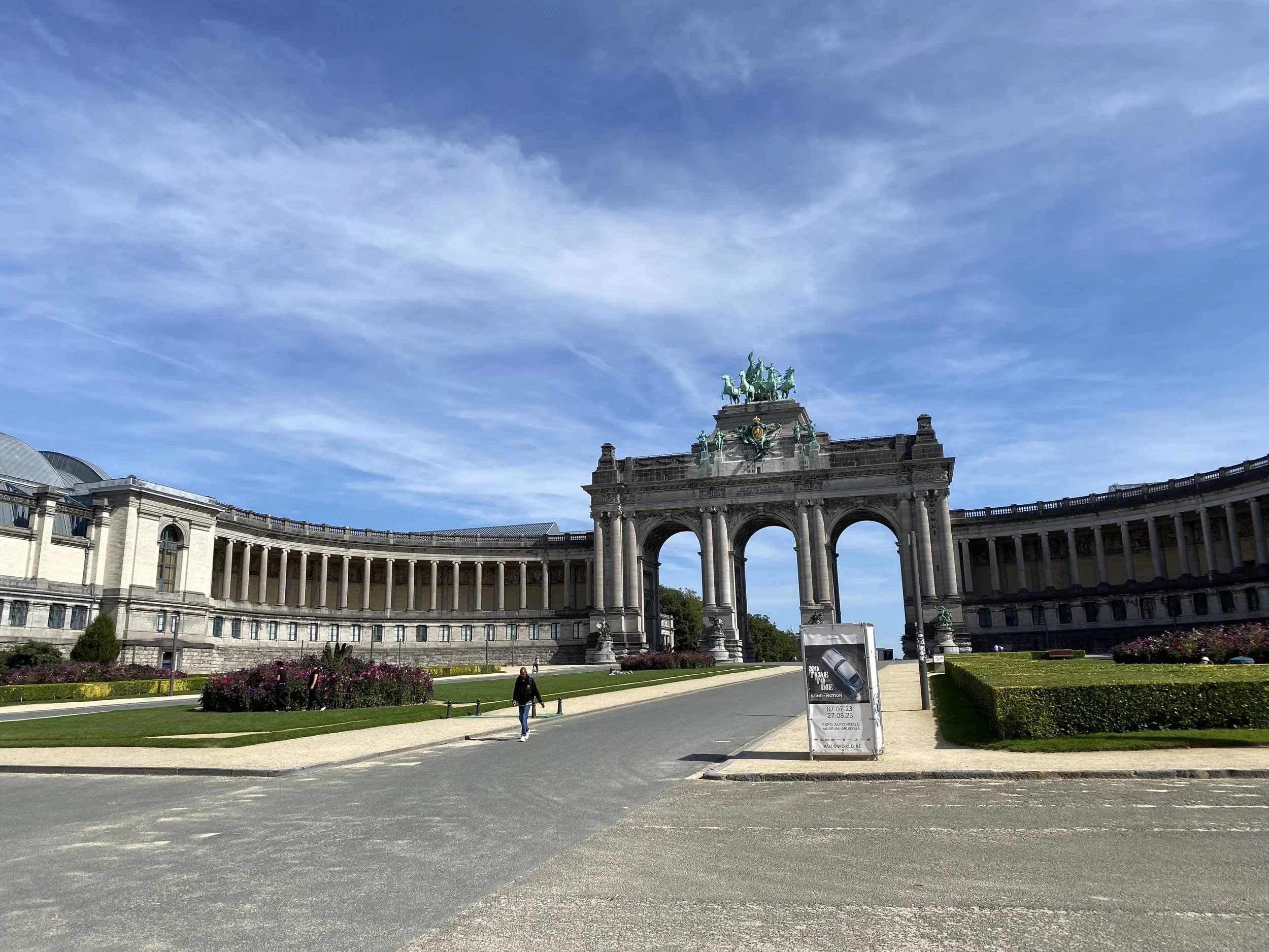Photo of the Cinquantenaire arch in Brussels