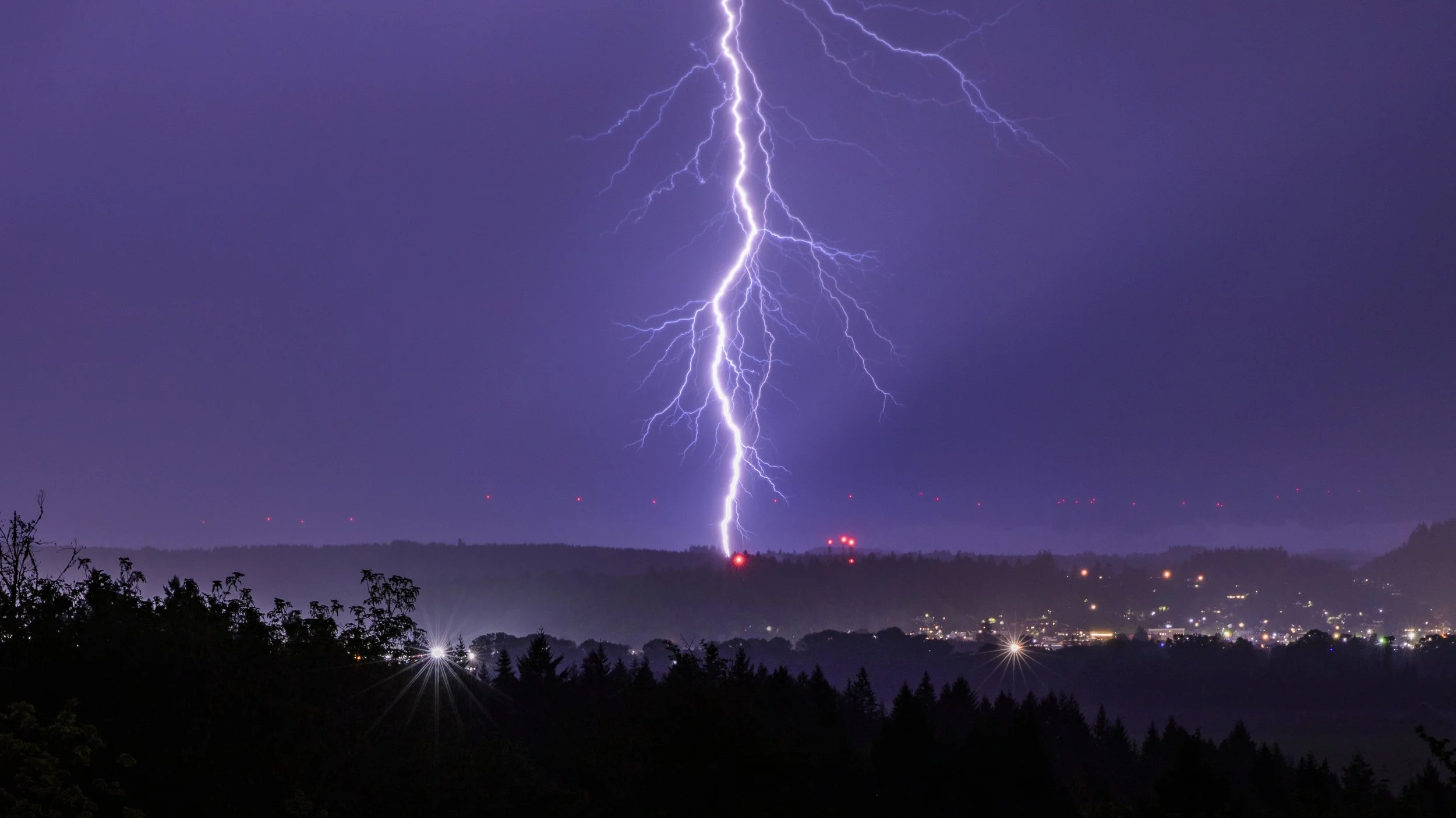 Lightning Strikes Chehalis, WA.