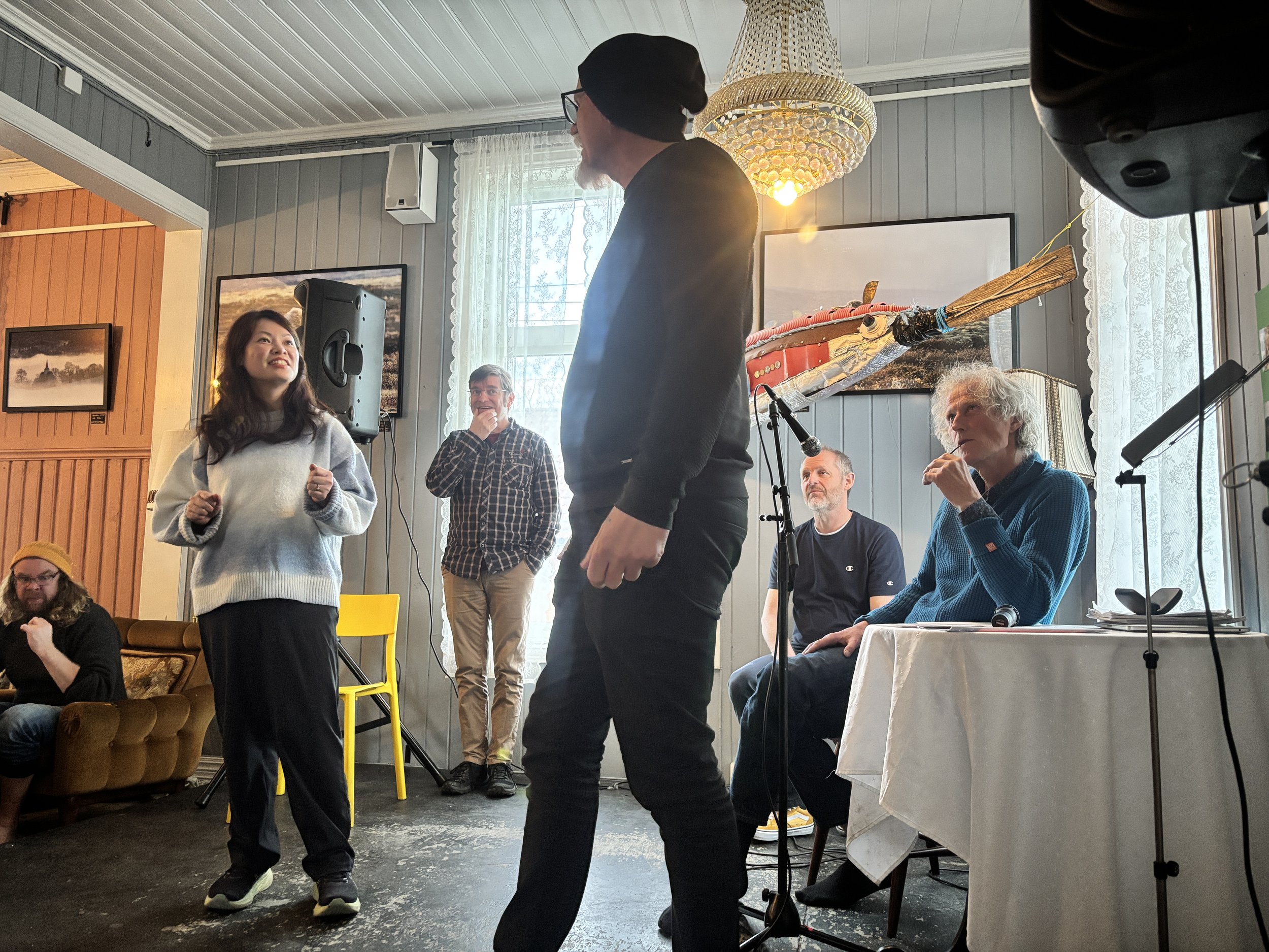 Poet Anders Often and improv comedy group "Arti' Combo" performing together