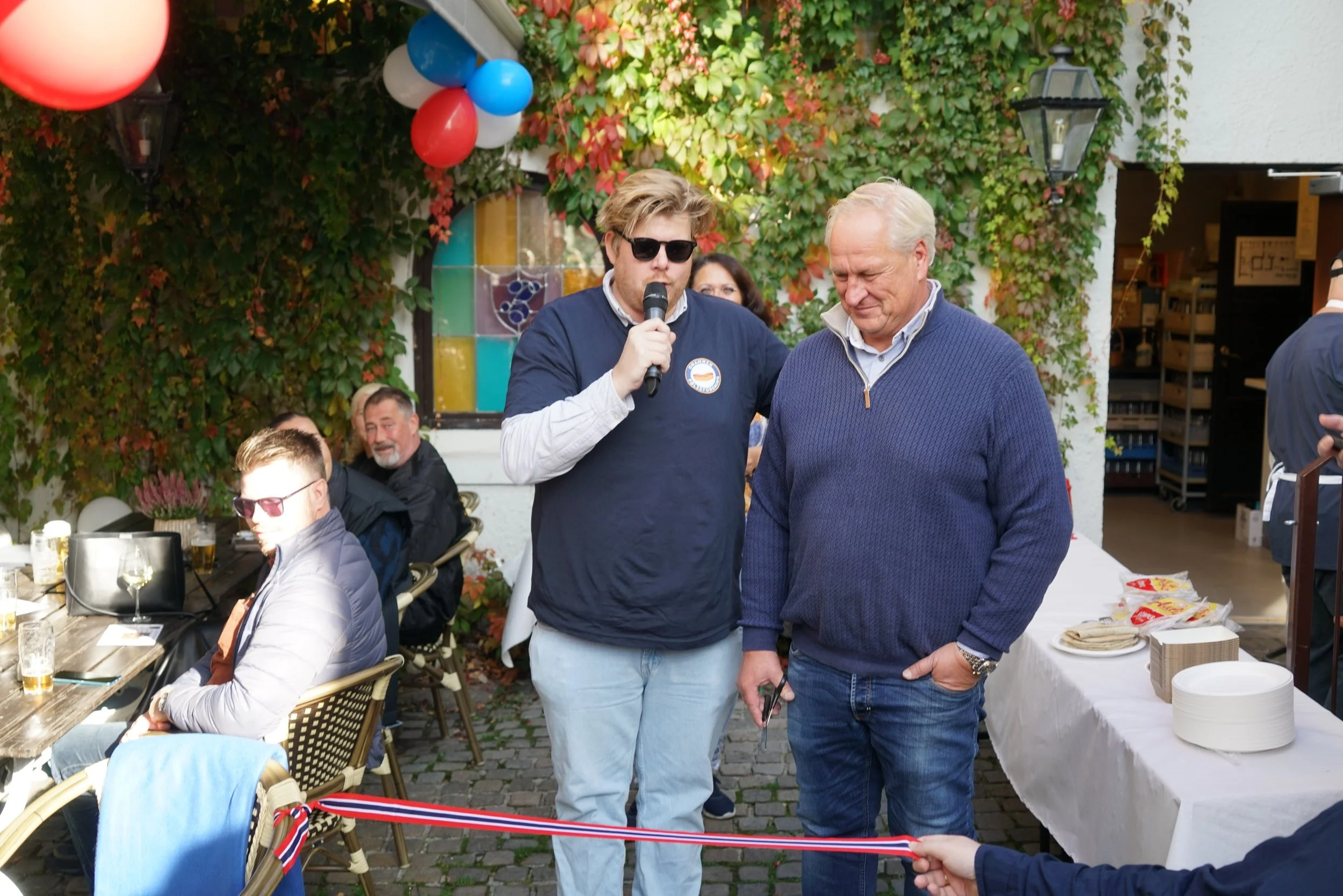 Drammen Pølseforenings leder med Drammens ordfører