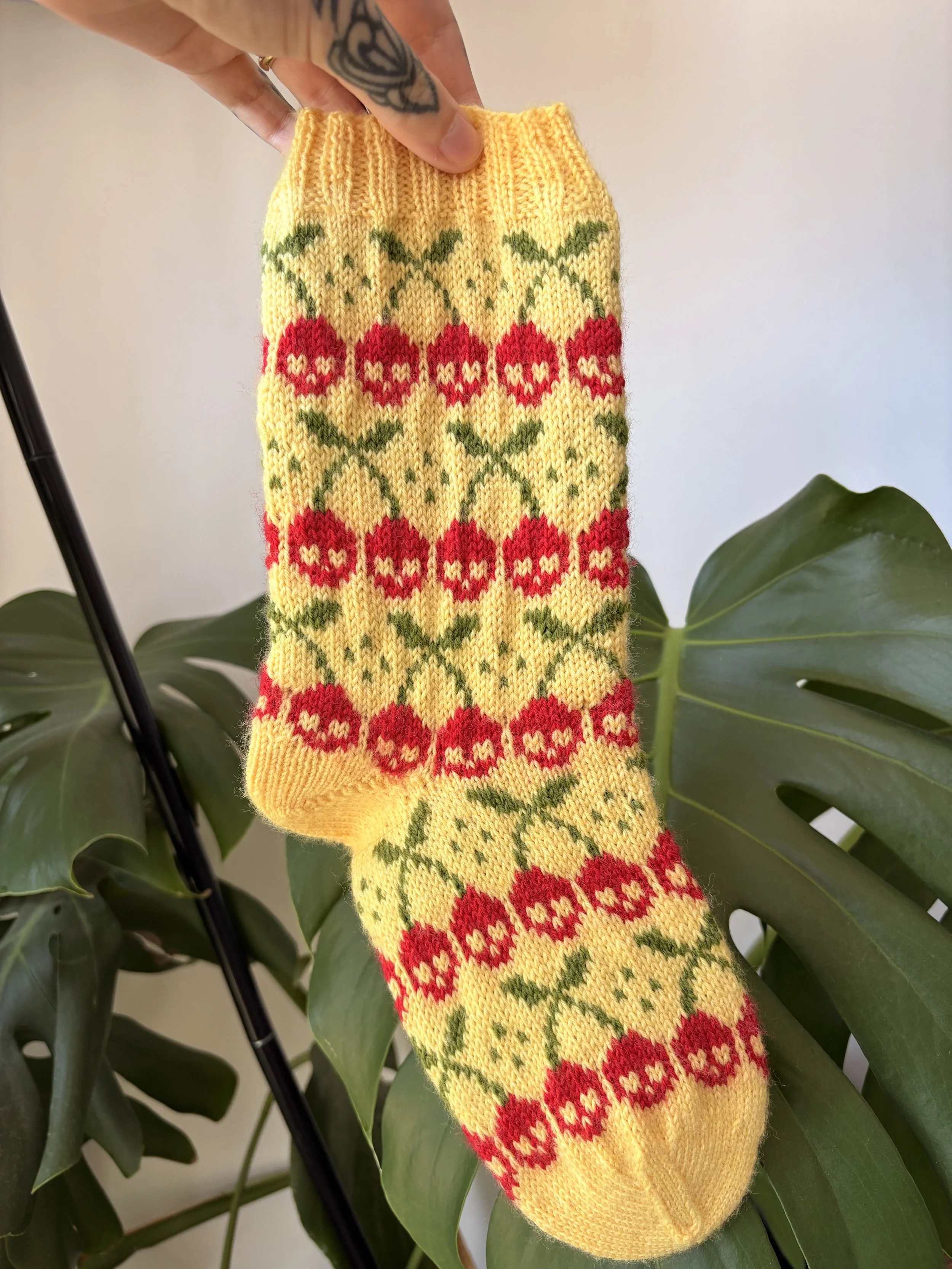 Skullberry Socks Pattern
