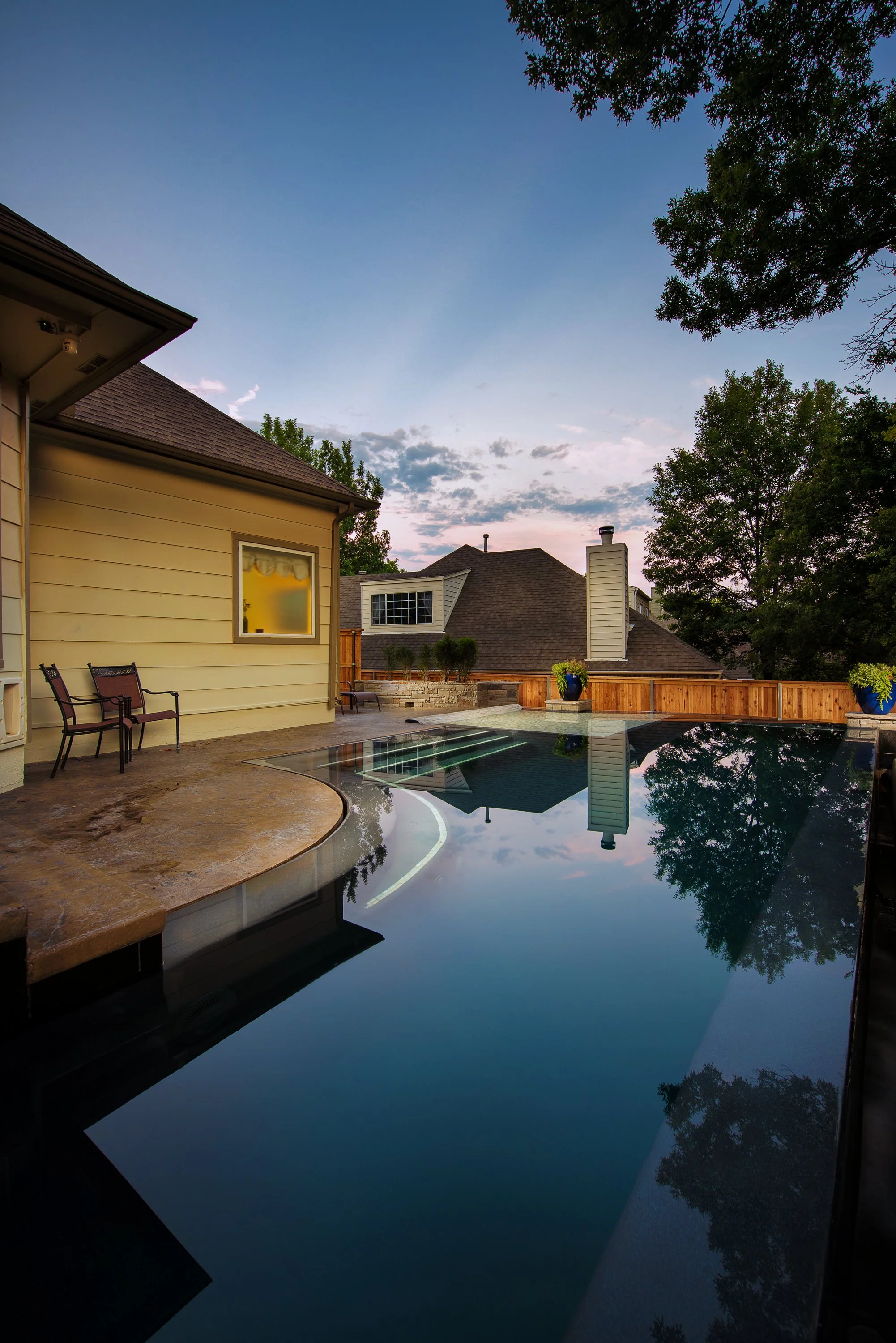 c Small vanishing edge pool.jpg