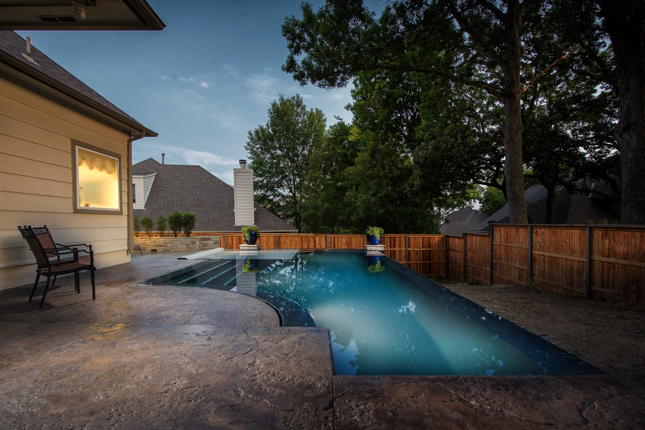 c Vanishing edge pool with tanning ledge.jpg