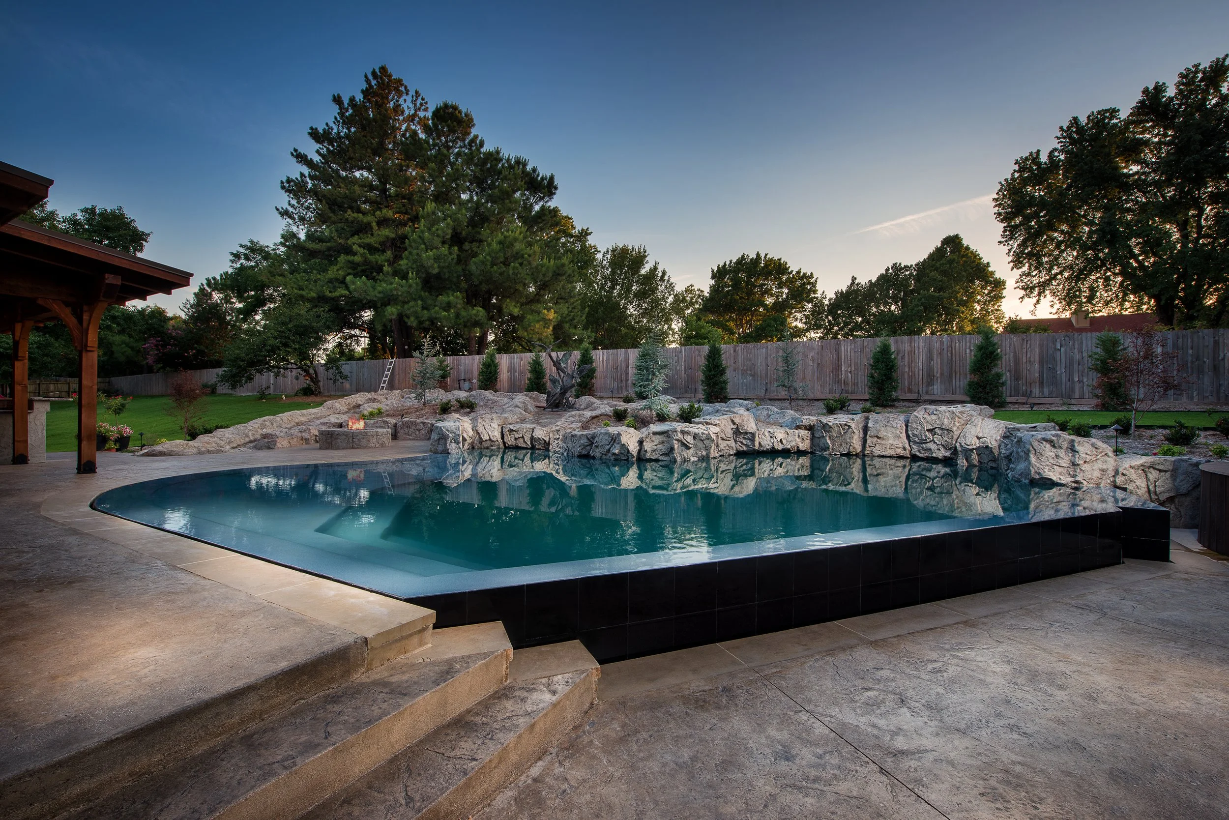 j Vanishing Edge Pool Black granite.jpg