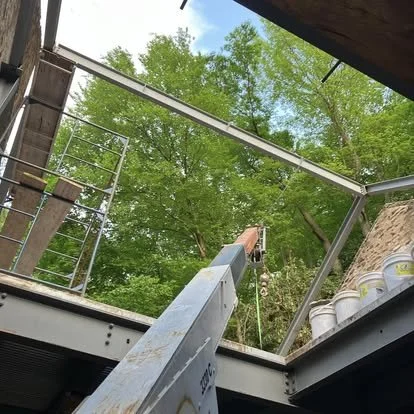 Installing the ridge beam.