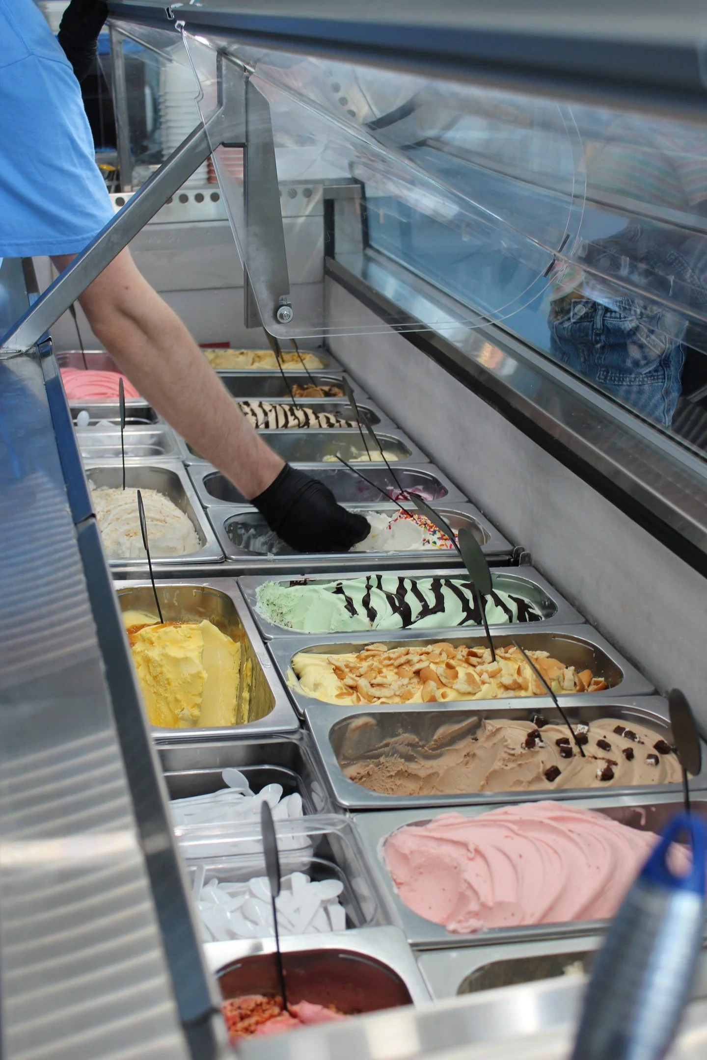 Spring has sprung, and there's no better way to enjoy the sunshine than with a scoop (or two!) from The Creamery! ☀️🍦 Embrace the warmth, taste the flavors of the season, and make sweet memories under the blue sky. What&rsquo;s your favorite springt