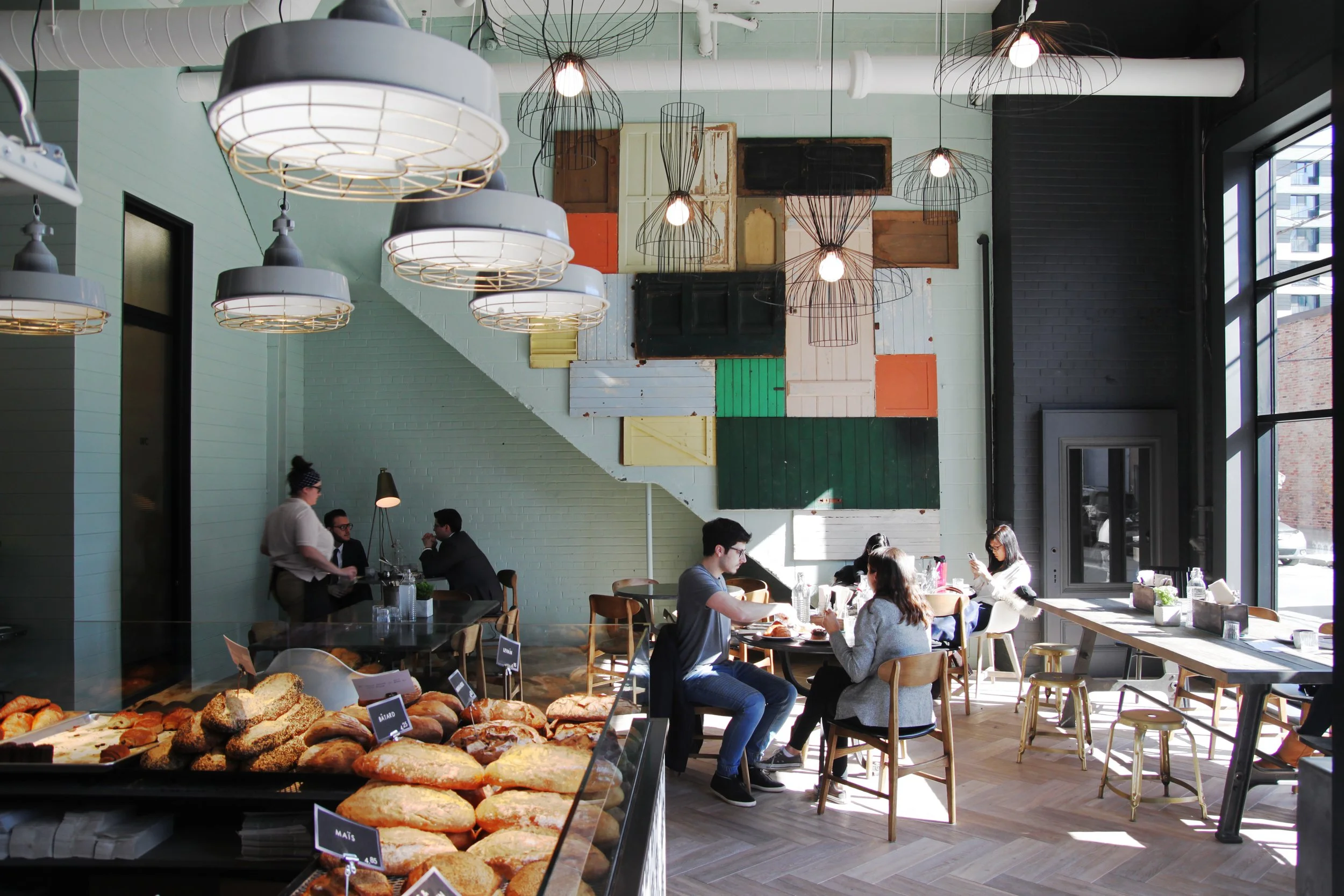 Salle à manger boulangerie La Bête à Pain Griffintown – Brunch Montréal
