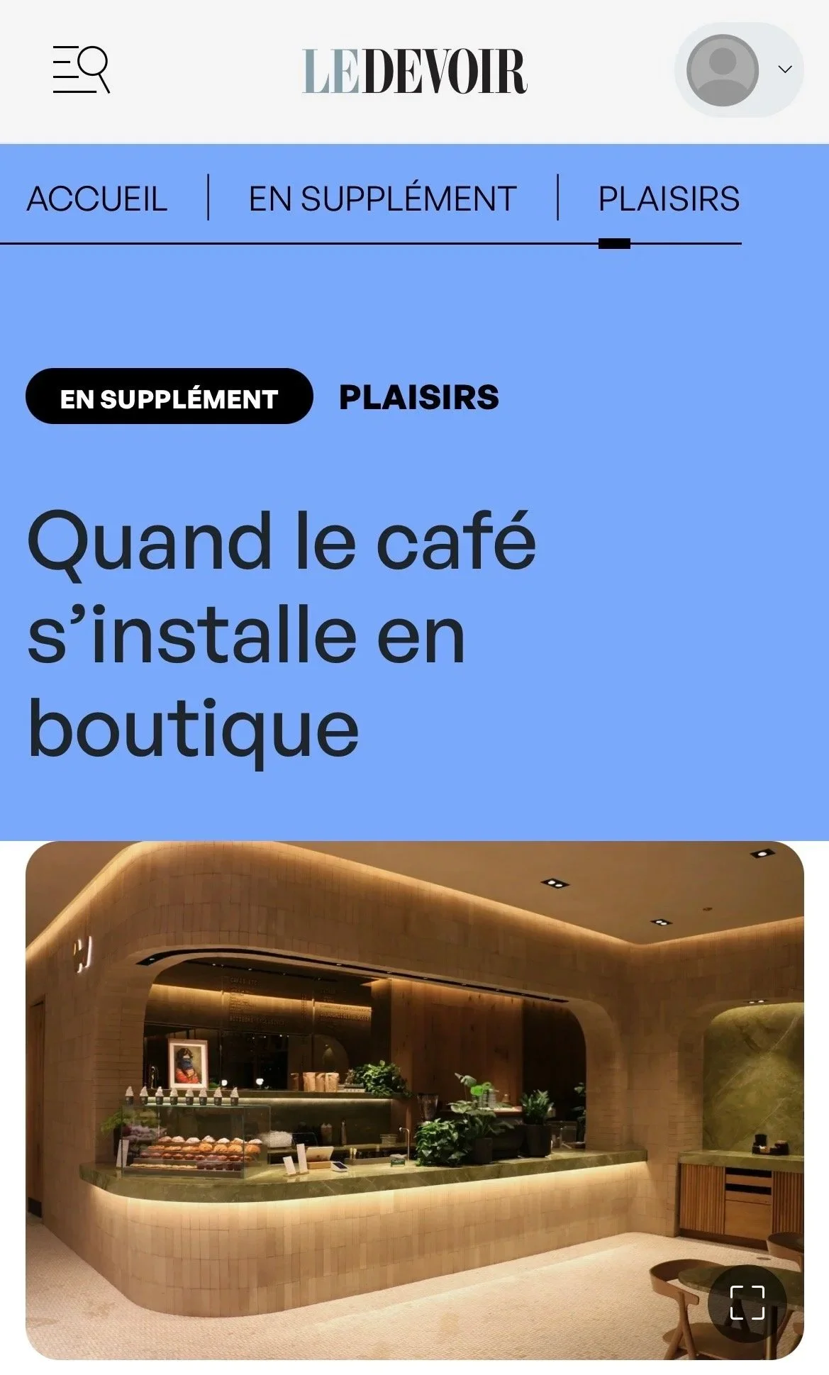Comptoir du café A-OK chez Aritzia au Carrefour Laval, dont le menu est fourni par La Bête à Pain.