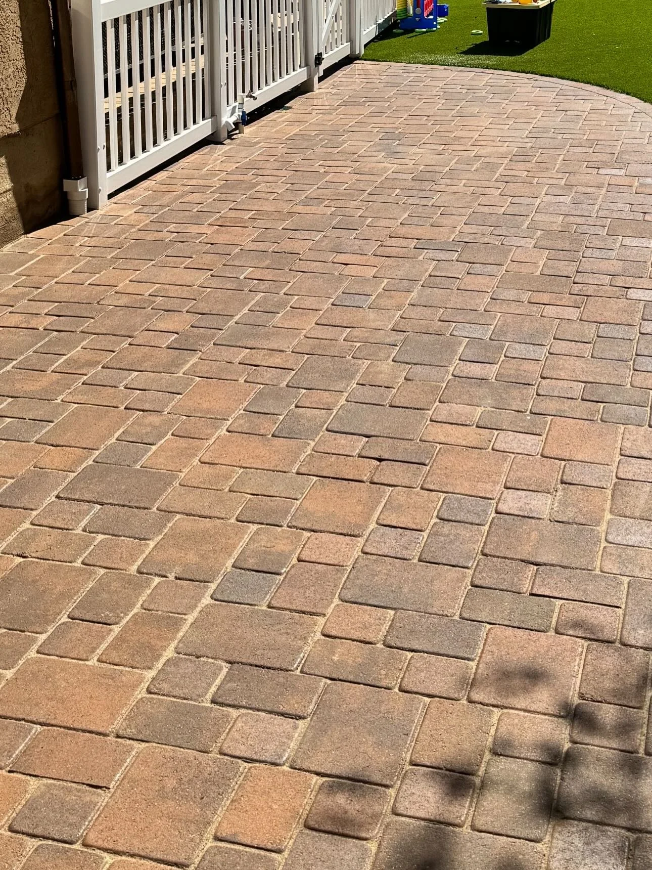 CLEAN , RE-SAND &amp; SEAL on these pavers ✅💎 Swipe to the last slide for the before vid➡️. You spend good money on your pavers, don&rsquo;t let them get out of hand and become an eye sore. Hit us up and we will make your pavers look brand new again