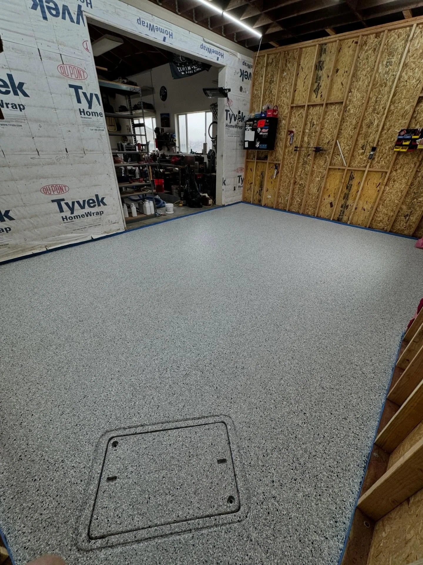 Feather grey flake system w Polyspartic top coat for @15dinglehead15 🔥💎 #HighluxCoatings #epoxyfloor
