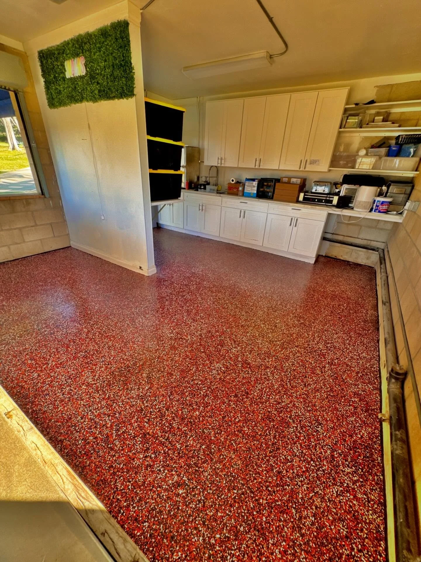 Custom flake system on this snackbar floor for @tecyouthbaseball 🔴🔵 The customer wanted a floor system that cleans up messes easily and matches the team colors, so we came through and made them this custom blend with a poly topcoat. If you have a v