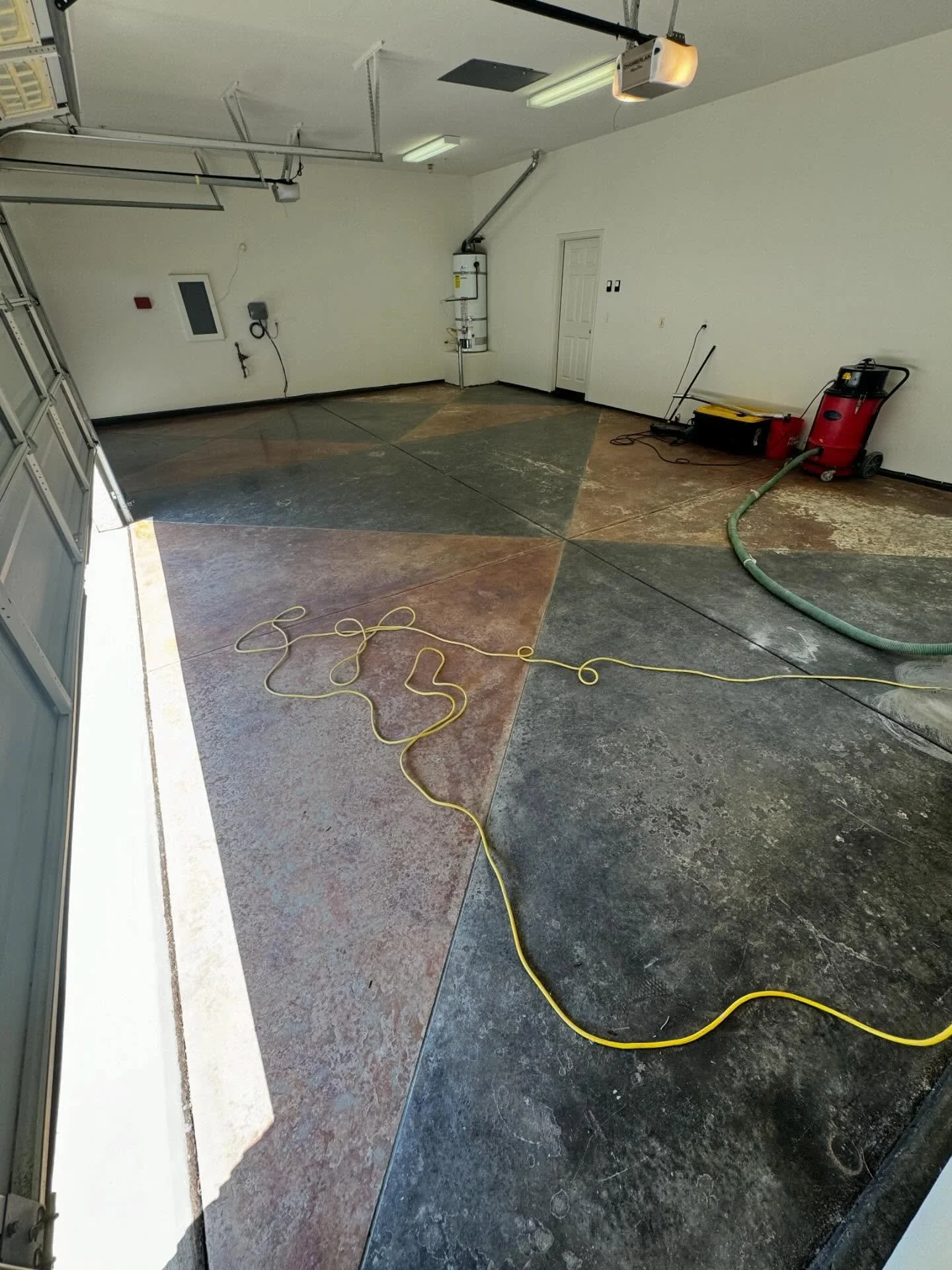 BEFORE ➡️ AFTER.💎😮&zwj;💨 #PimpMyFloors #HighluxCoatings #WestCoast