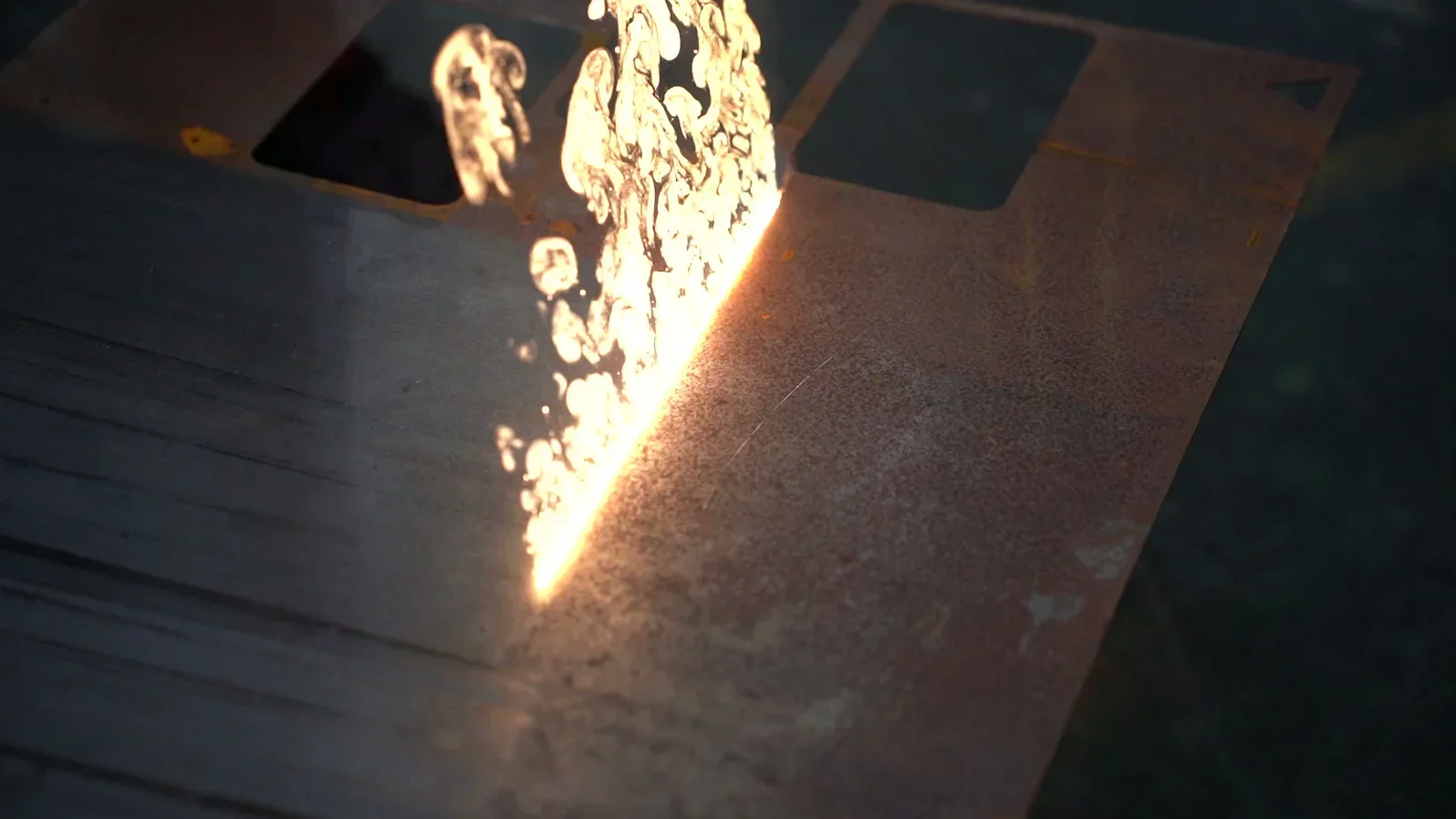 precīza metāla detaļu tīrīšana ar lāzeri metinājuma zonu attīrīšana