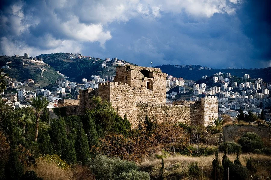 Vue du chateau des croisés sous un ciel d'orage, Byblos au Liban
