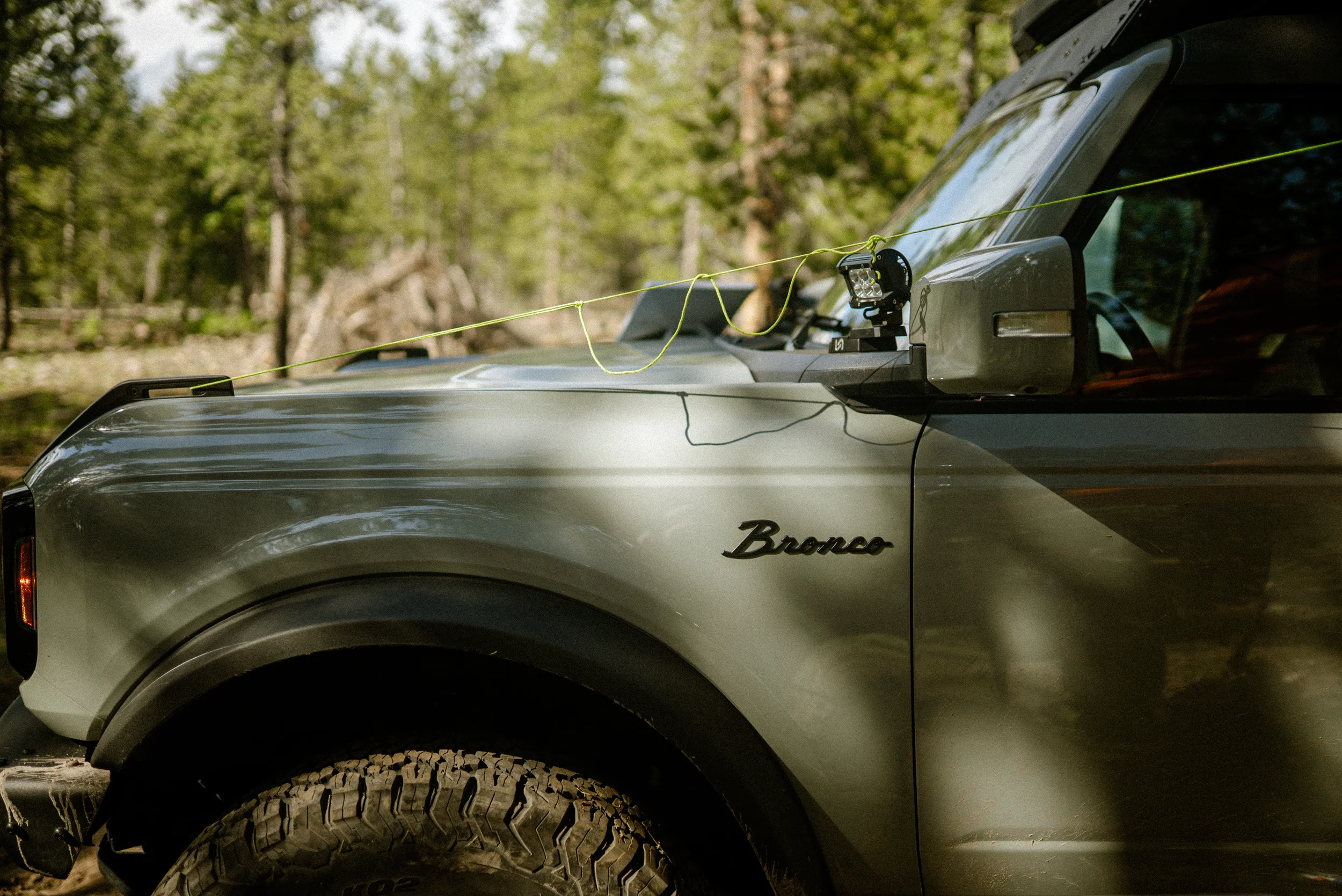 tarp rigging hooked onto bronco trail sights
