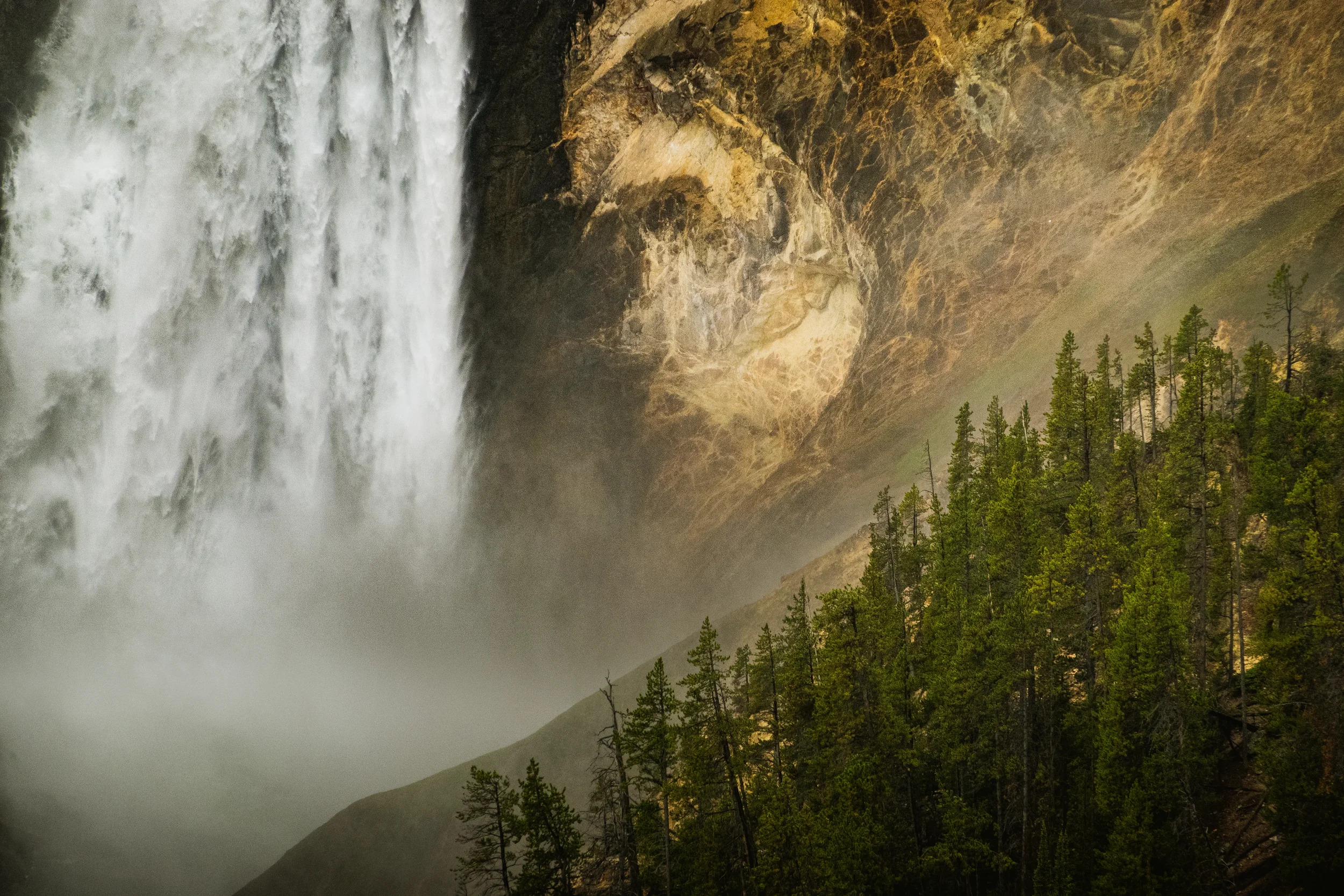 yellowstone falls telephoto image