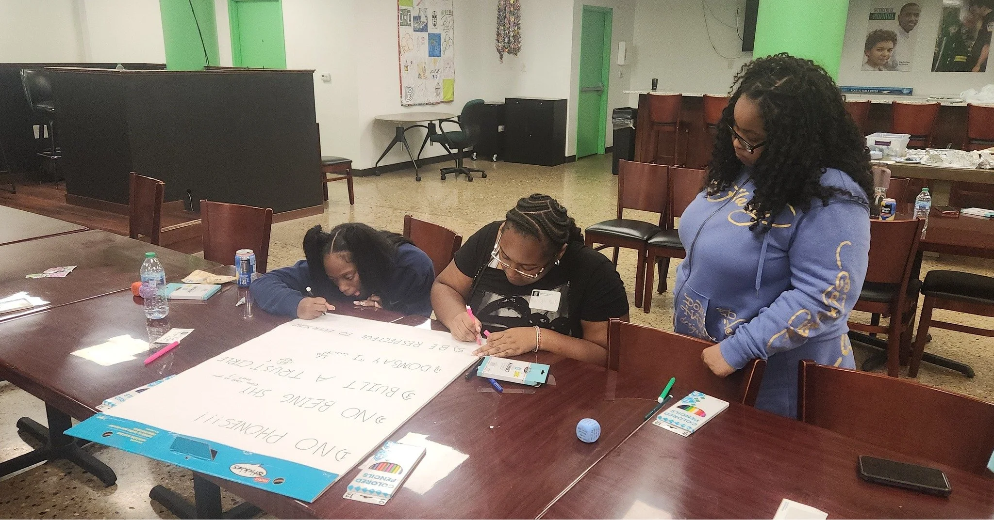 Brave &amp; Brilliant is officially underway!💚

Our newest pilot program, created in partnership with the women of @oesharmony3  designed to support girls waiting to be matched with a Big Sister.

Our first session was filled with fun, laughter, and