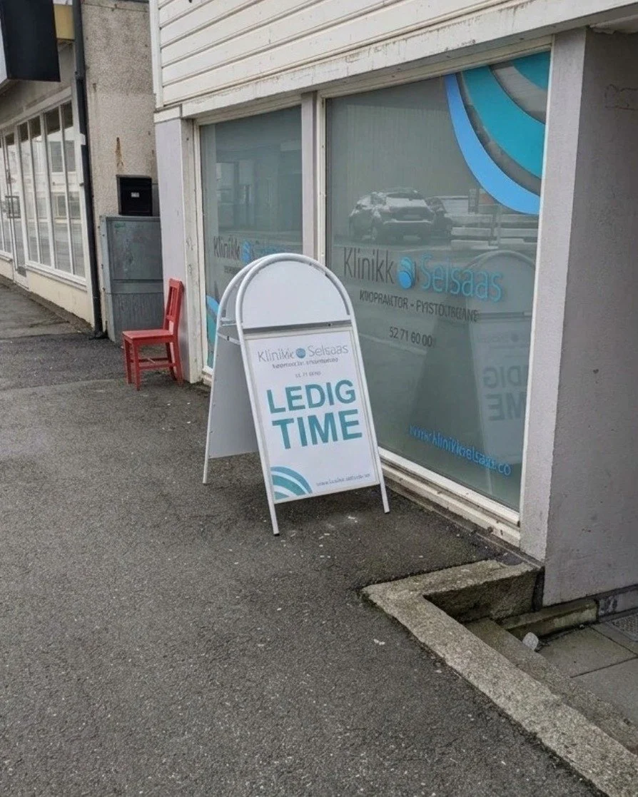 F&aring; folk til &aring; stoppe opp med en gatebukk fra Tonjer Skilt! 🪧✨

Velg mellom ulike st&oslash;rrelser, farger og typer, vi har alt fra vannfaste plakater til gatebukker som legger seg ned n&aring;r vestlandsvinden tar tak 💨 Vi hjelper dere