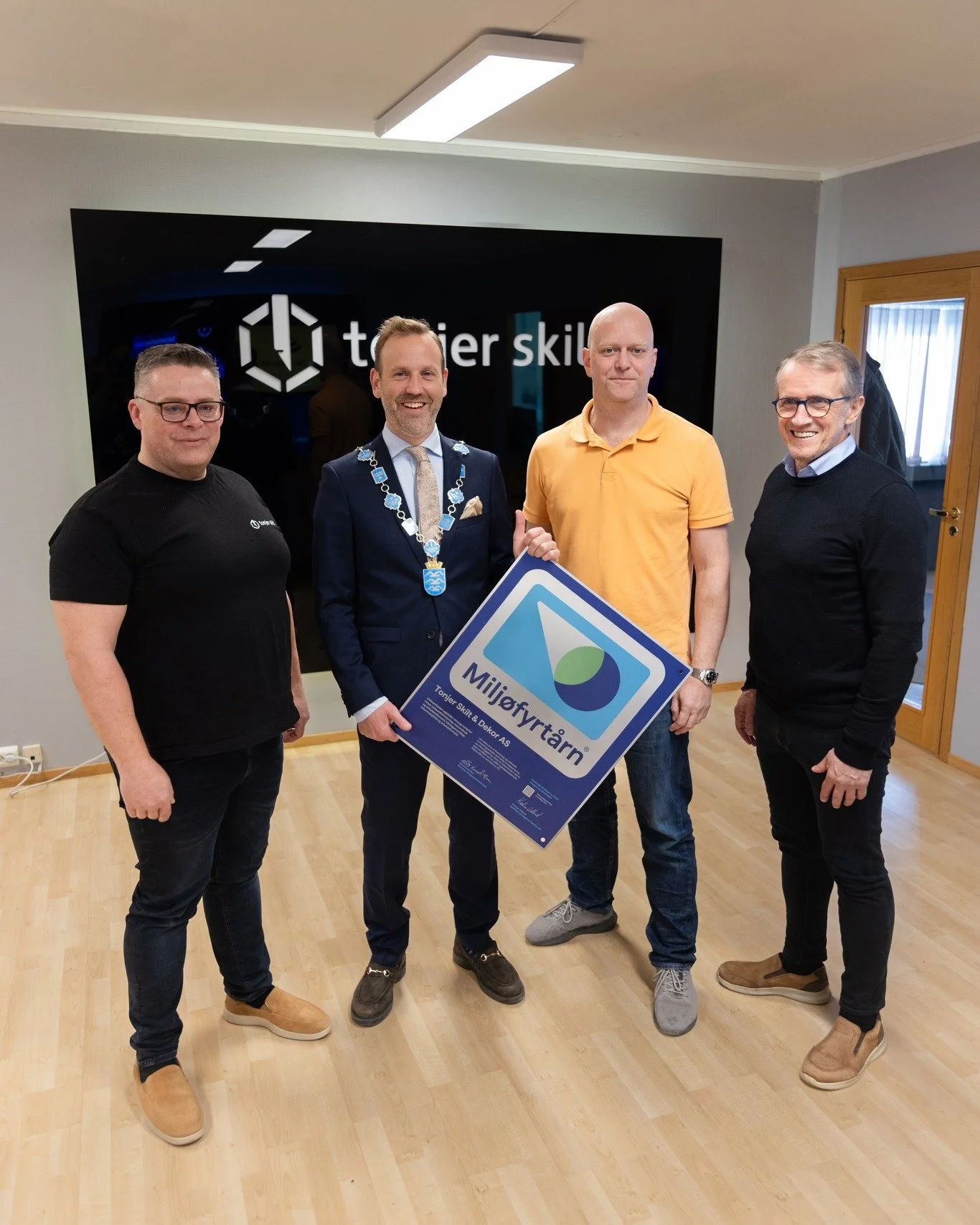 Vi er stolte av &aring; v&aelig;re Milj&oslash;fyrt&aring;rn-sertifiserte ⭐️🙌

Sertifiseringen stiller krav til oss som bedrift og er med p&aring; &aring; forme hvordan vi driver hverdagen v&aring;r p&aring; Kvala. For oss handler det om &aring; ta 