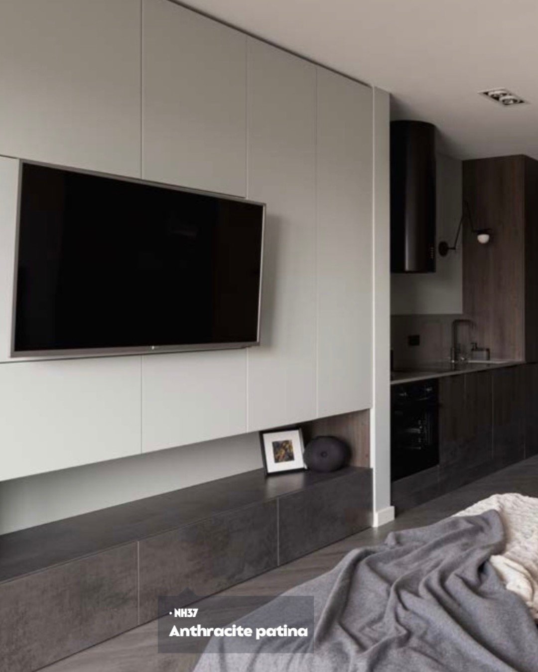 St&aring;lfolie fra CoverStyl gir interi&oslash;ret et industrielt og moderne uttrykk ⭐️

Serien finnes i flere varianter, fra rust og aluminium til karbonfiber og plateeffekt. Enten du vil ha et r&oslash;ft industrielt uttrykk eller en mer elegant t